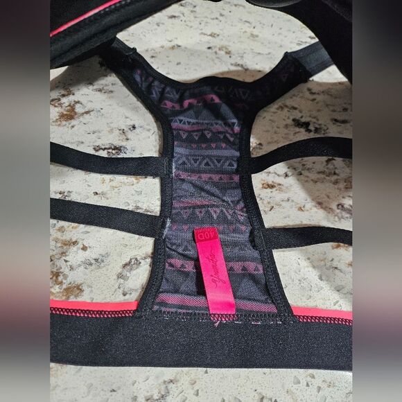 NWT Youmita Boho Racerback Sportsbra Bundle Strappy Back Mesh Lining Size 40 D - Picture 8 of 15
